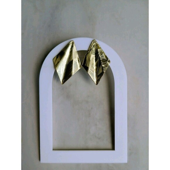 Unbranded Jewelry - Vintage Gold Diamond Shape Leaf Like Textured Earrings